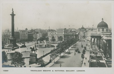 Trafalgar Square und die National Gallery, London von English Photographer